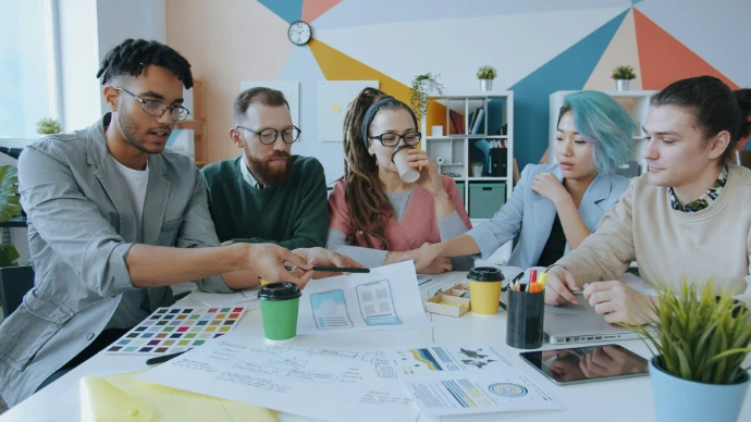 Team werkt samen aan bedrijfssoftware